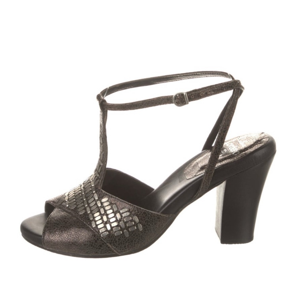Gorgeous CALLEEN CORDERO Tstrap heel size 9